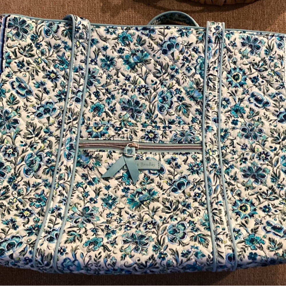 Vera Bradley tote bag size. The color is blue from a smoke free home.
